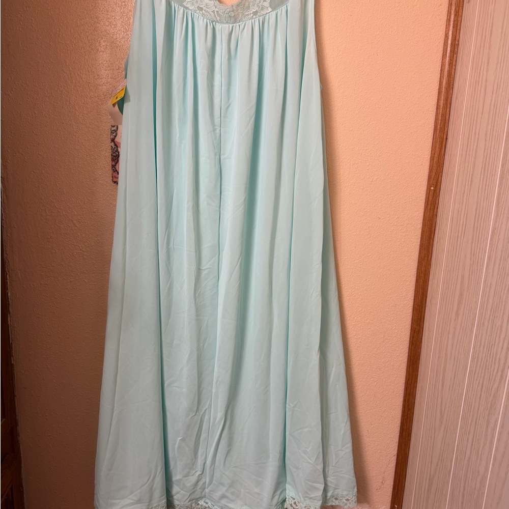 Elegant Lace Trim Sea-foam Nightgown Sz M NWT - Picture 7 of 13